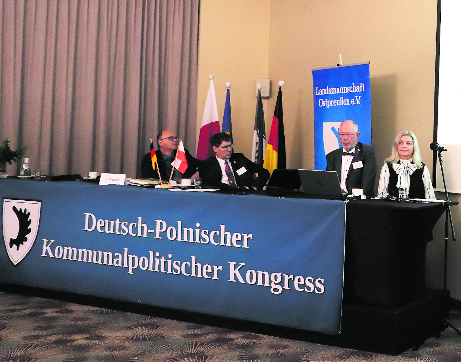 Hielten einen multimedialen Vortrag: Wolfgang Freyberg (2.v.r.) und Gabriela Blank ziehen einen Bogen von der Tätigkeit der deutschen Vereine im südlichen Ostpreußen seit ihrer Gründung nach der politischen Wende bis heute