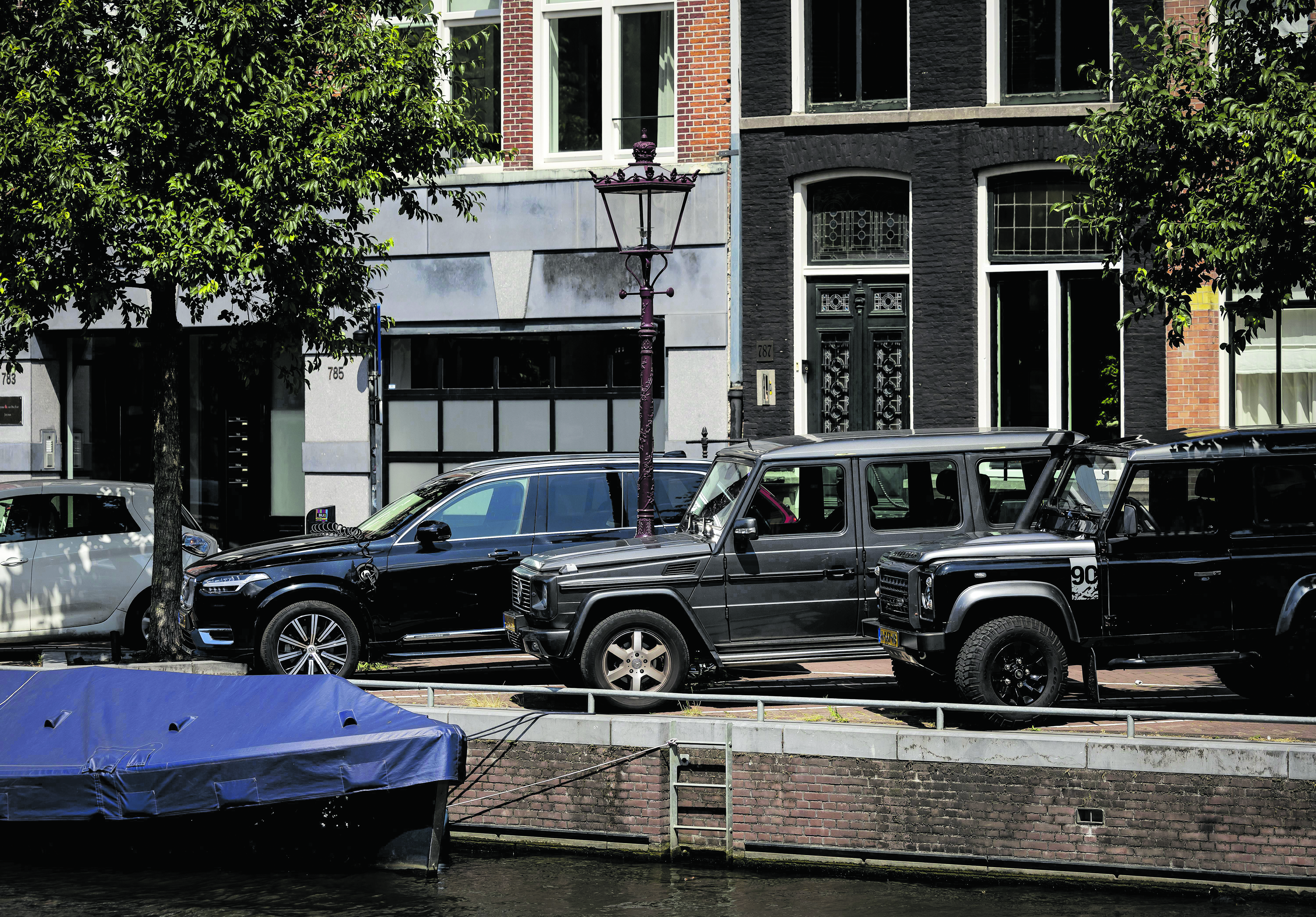 Ob Volvo, Mercedes oder Landrover – all diese SUVs füllen eine Parklücke genauso aus wie ein Klein- oder Mittelklassewagen, von denen hier beispielsweise auch nicht mehr hingepasst hätten