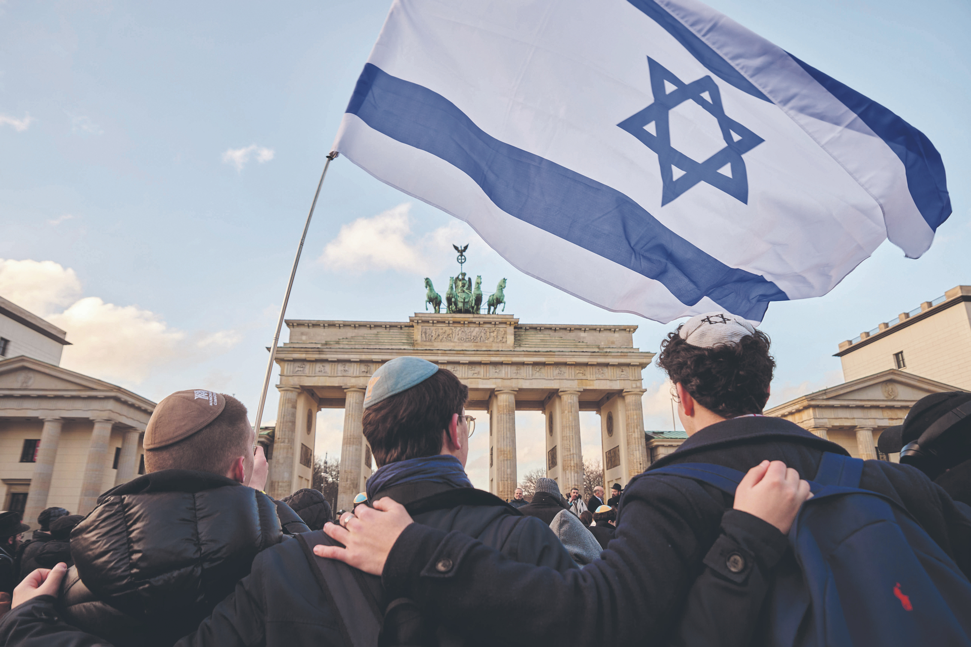 Mit Kippa oder Davidstern können sich Juden in Berlin nicht mehr zeigen. Zu groß ist die Gefahr, von arabischstämmigen Migranten, islamischen Asylsuchern oder links Verblendeten brutal attackiert zu werden