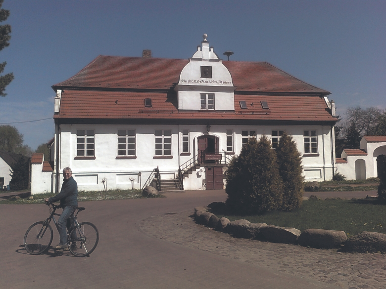 An dem Weg: Das Geburtshaus von Ernst Moritz Arndt in Groß Schoritz, östlich von Puddemin