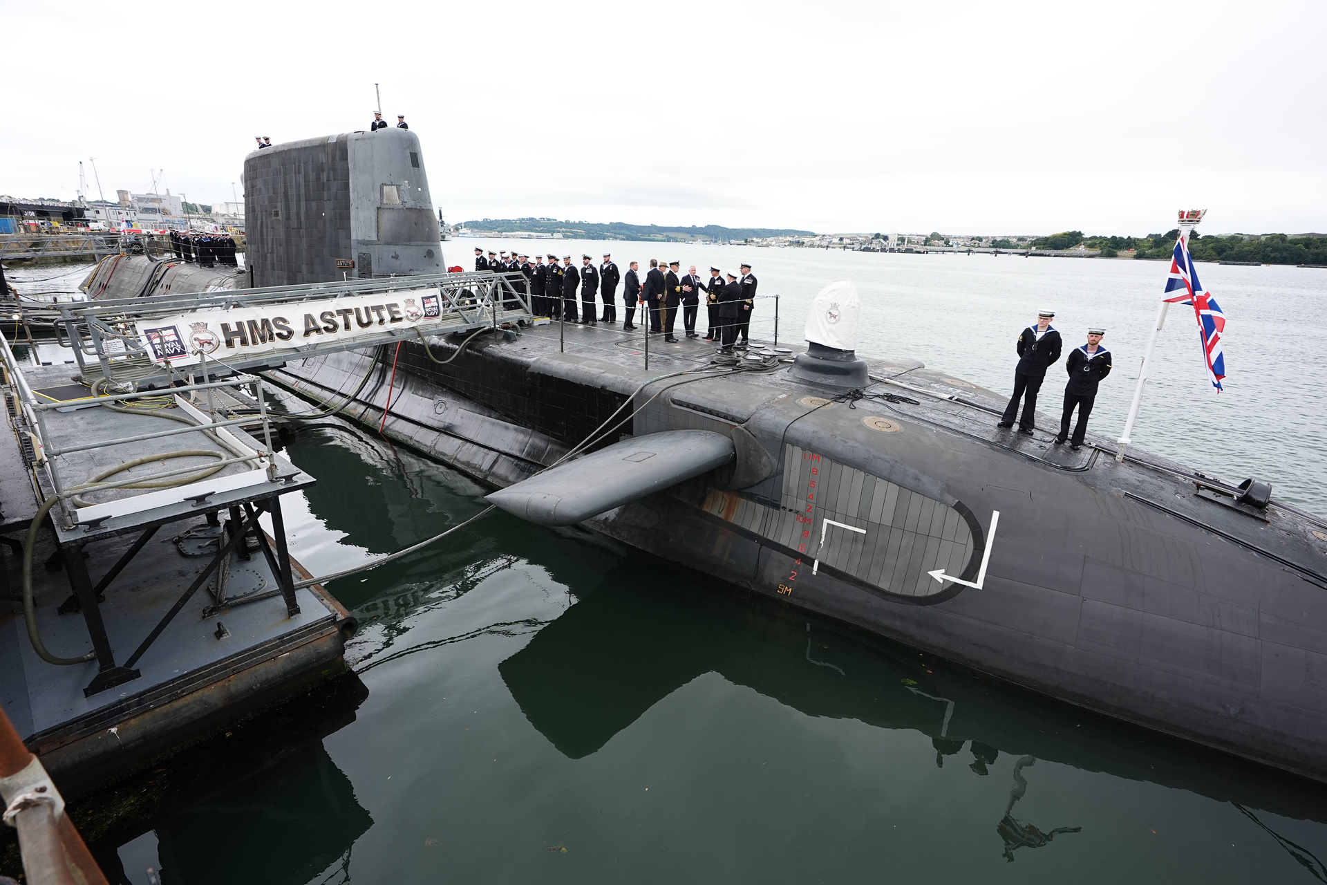 Schiffbruch-einer-Seemacht-Die-britische-Marine-befindet-sich-in-einem-desolaten-Zustand-Versagen-auf-allen-Ebenen