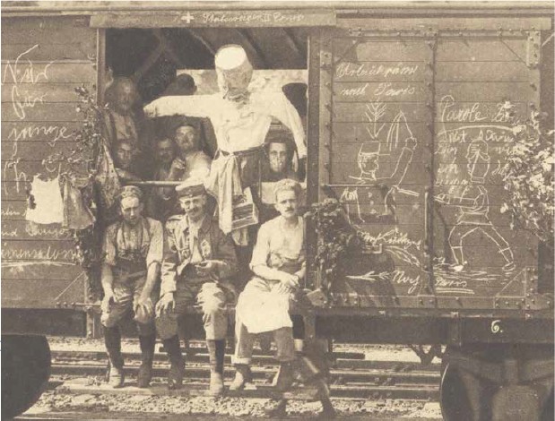 Im Ersten Weltkrieg erlebte die militärische Nutzung der Eisenbahn einen Höhepunkt: Deutsche Soldaten 1916 in einem Waggon