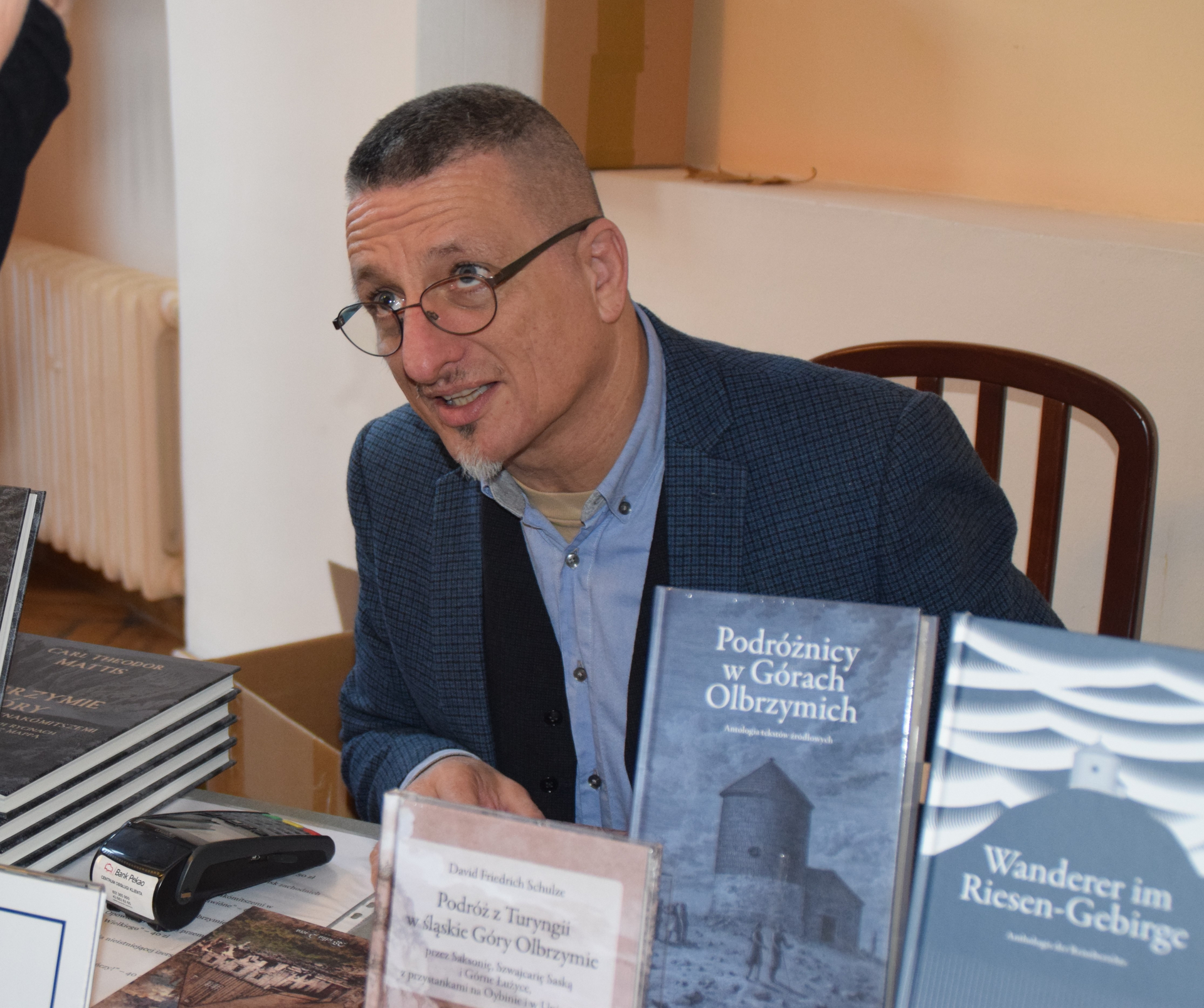 Marcin Wawrzyńczak erhielt für die Anthologie „Wanderer durchs Riesengebirge“ den Riesengebirgsliteraturpreis