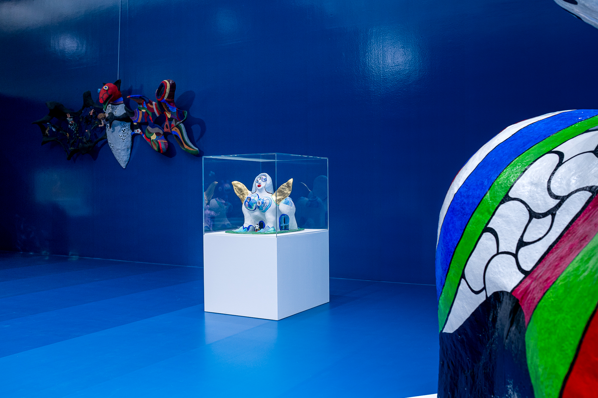 Einige der 400 Arbeiten, die Niki de Saint Phalle dem Sprengel-Museum von Hannover schenkte: Blick in die Ausstellung