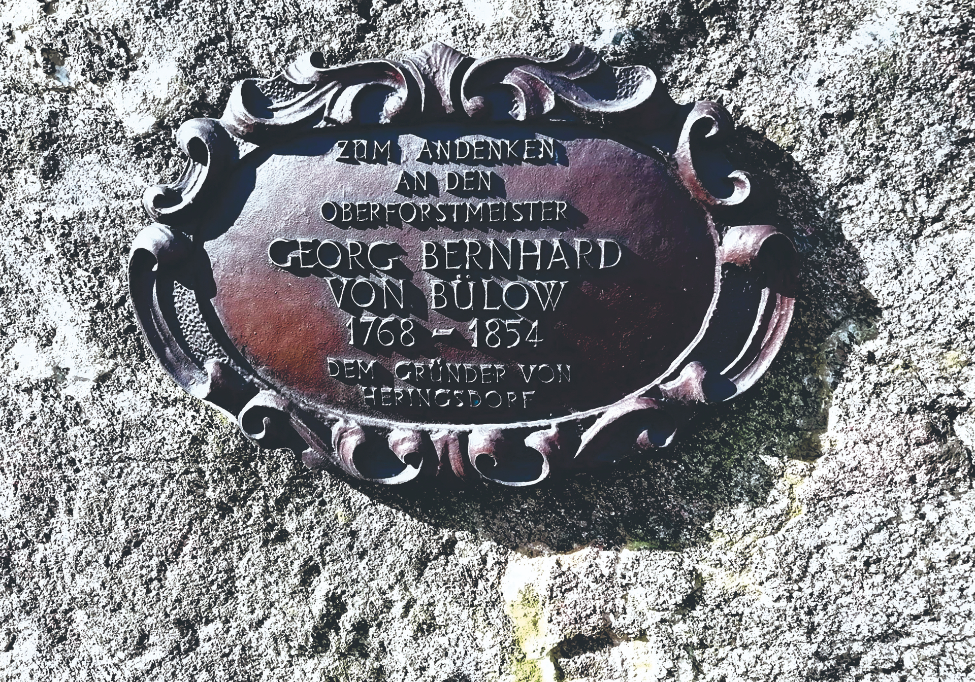 Drei Denkmale erinnern an die Entwicklung des Seebades: Gewidmet von Bülow (o.), Dellbrück und Kaiser Wilhelm I.