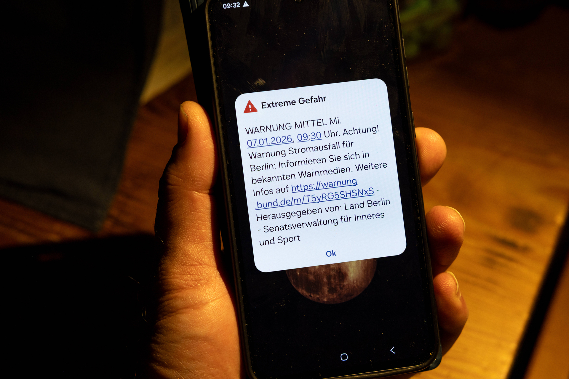 Schwache Hilfestellung: Viel mehr als eine Warn-App hat die Berliner Senatsverwaltung den vom Stromausfall gebeutelten Bewohnern der südwestlichen Stadtteile der Hauptstadt nicht zur Hand geben können