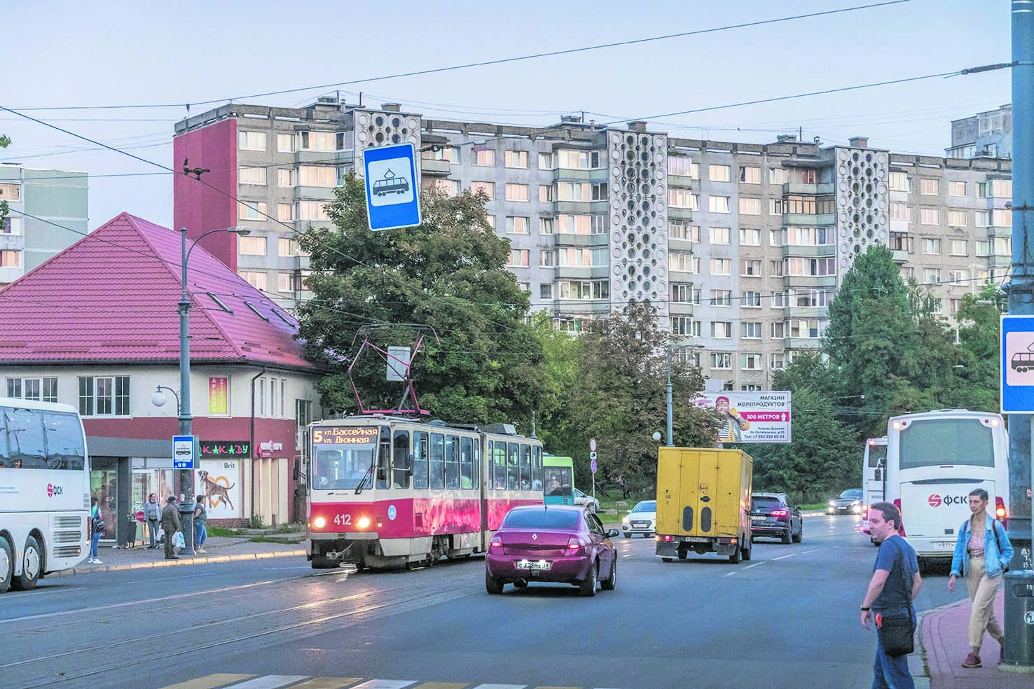 Ein Bild wie aus der Vergangenheit: Weiße Schneepracht auf einer Straße in Allenstein