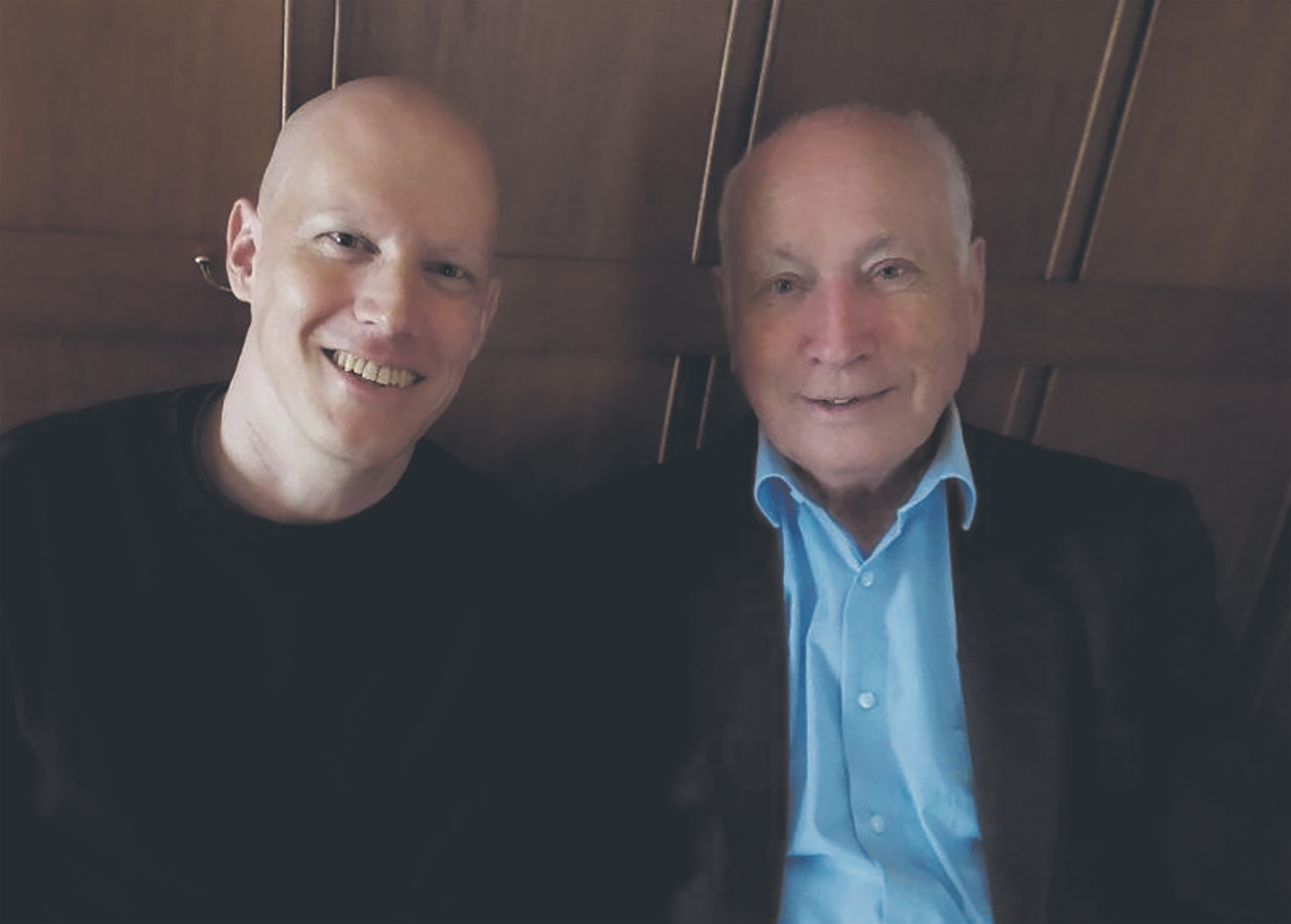 Vater und Sohn als ein herzliches Doppel: Journalist Simon Akstinat führte mit seinem Vater Manfred ein ebenso offenes wie auch emotionales Gespräch über dessen Erlebnisse bei der Flucht und Vertreibung aus der Heimat Ostpreußen 