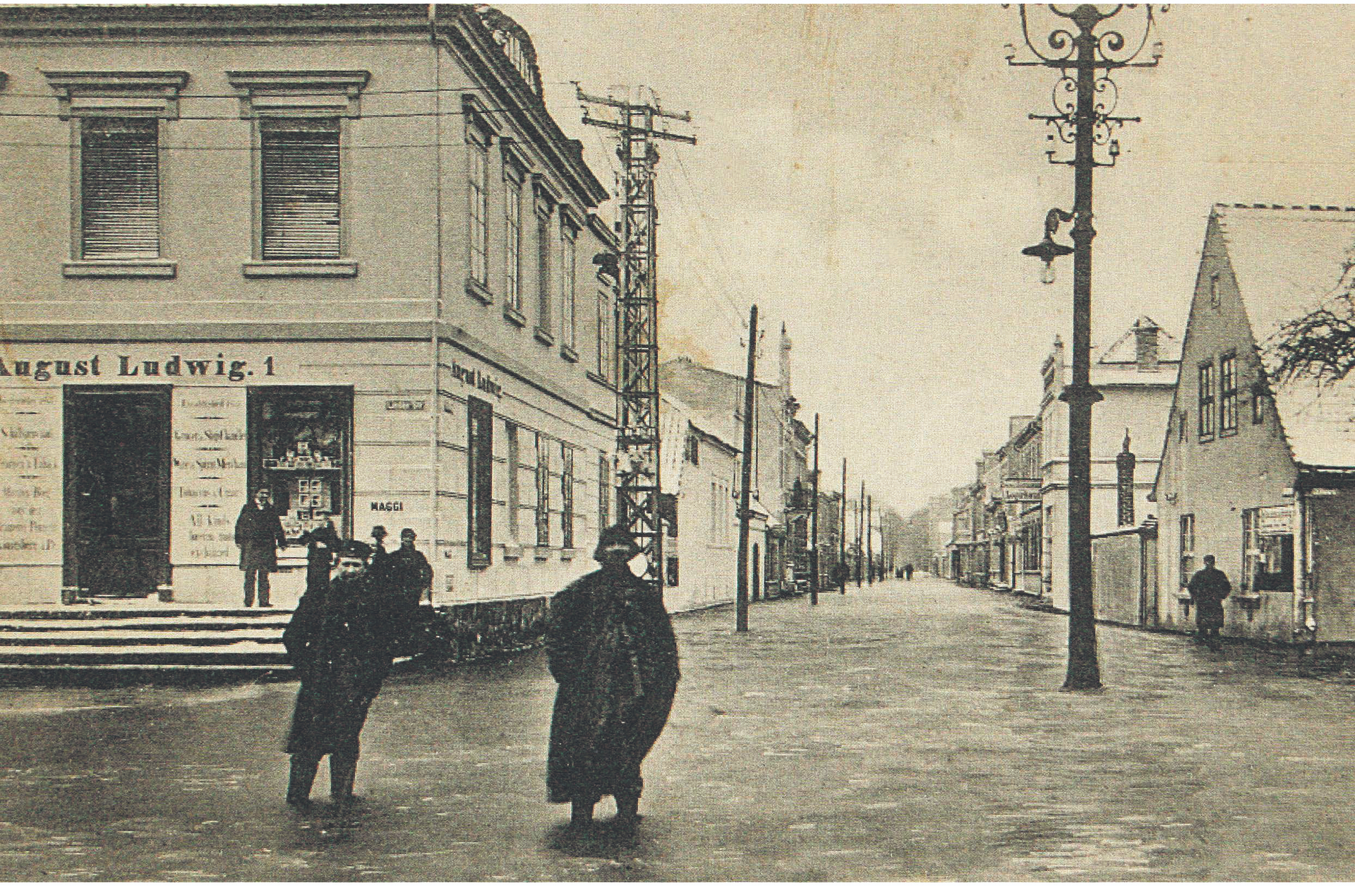 Jahreswechsel 1904/05 in Swinemünde: Die Sturmflut setzte Teile der Stadt, hier die Königsstraße, wadentief unter Wasser  