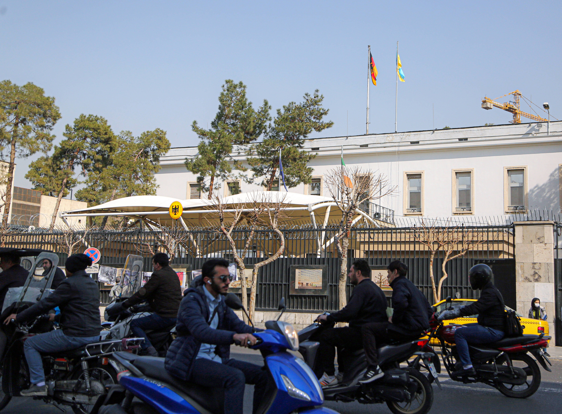 Bleibt für viele Fachkräfte geschlossen: Die deutsche Botschaft in Teheran erteilt nur widerwillig Visa für Iraner