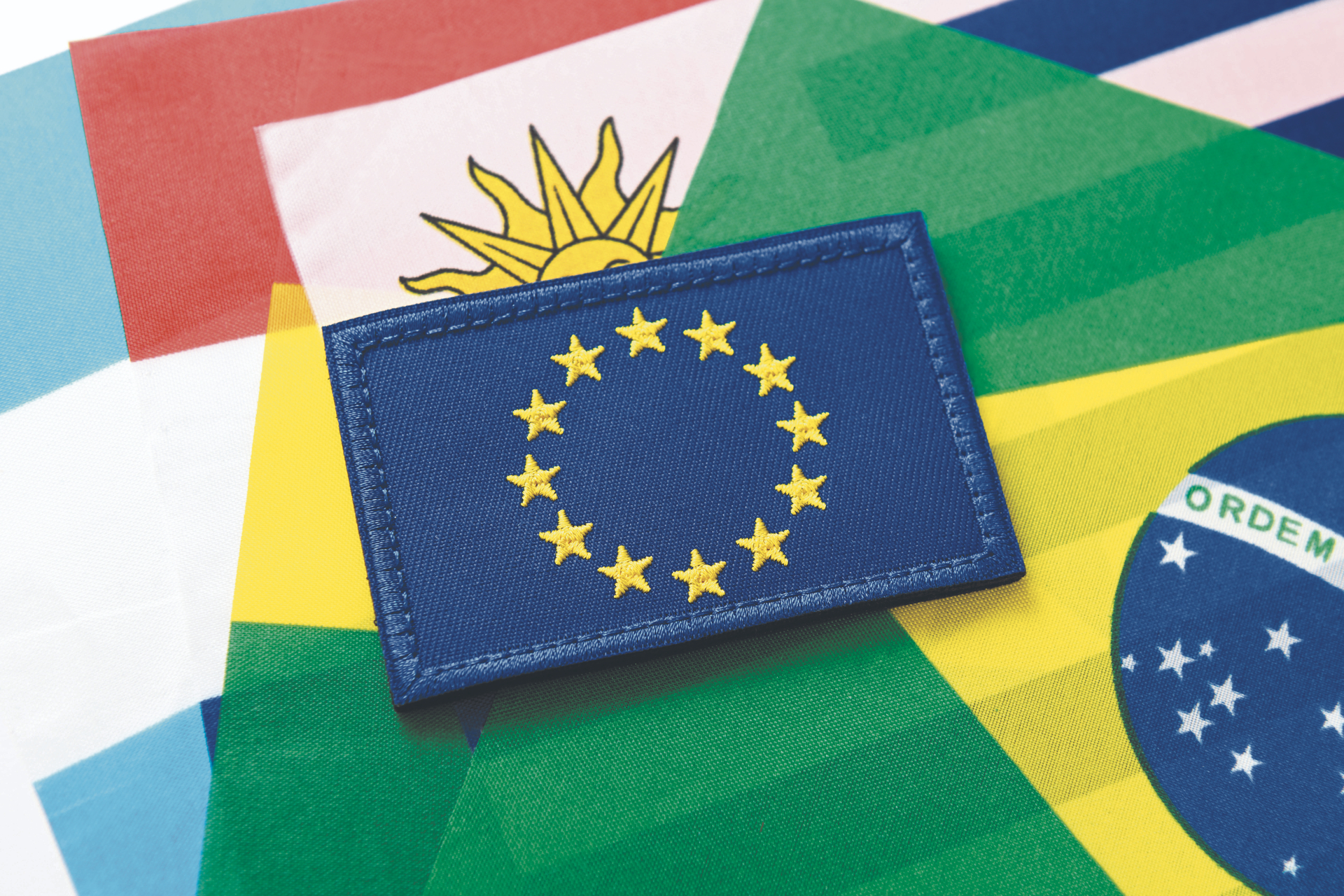 Flaggen der Mercosur-Staaten und der Europäischen Union