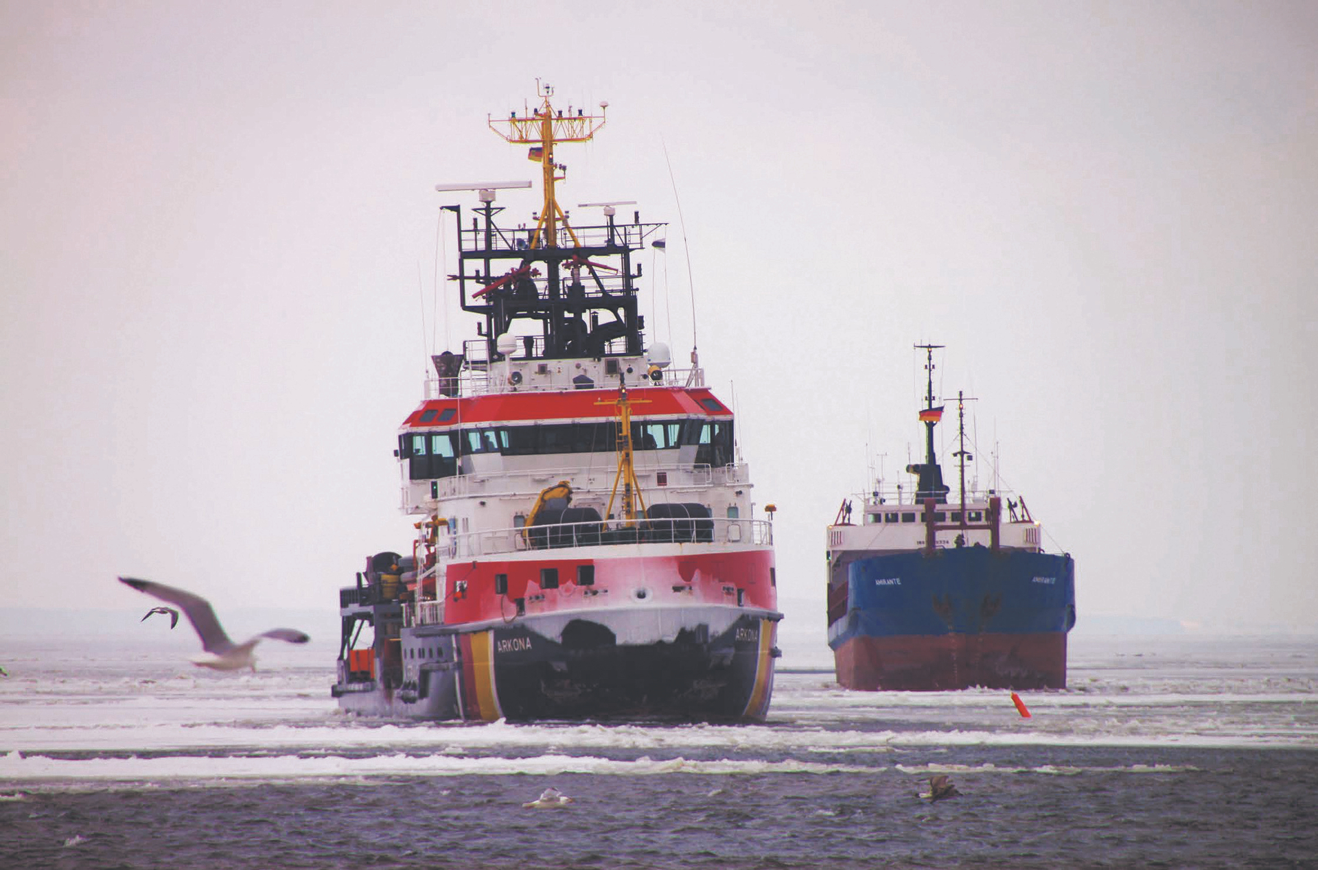 „Arkona“ im Einsatz: Als Eisbrecher hält das Mehrzweckschiff wichtige Schifffahrtswege frei