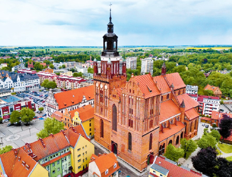 Die St. Marienkirche in Stargard am Marktplatz: Seit cirka 1500 hat sie das Aussehen nahezu bewahrt. Zu deutscher Zeit besaß der imposante Westturm eine Uhr