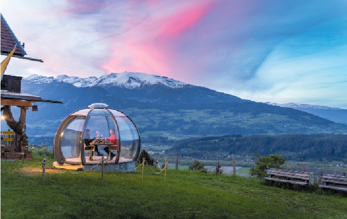 Gläserne Osterei-Überraschung: Am Millstätter See kann man unter einer Glaskuppel hausgemachte Speisen der Region genießen