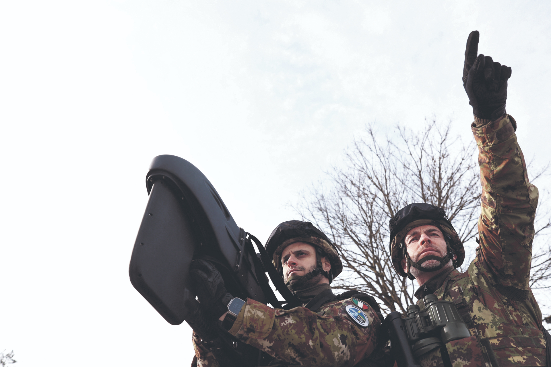 Ein italienischer Soldat bedient die Drohnenabwehrwaffe MANPAD type „Bronson“ beim NATO-Manöver „Steadfast Dart 26“ Ende Februar in Bergen