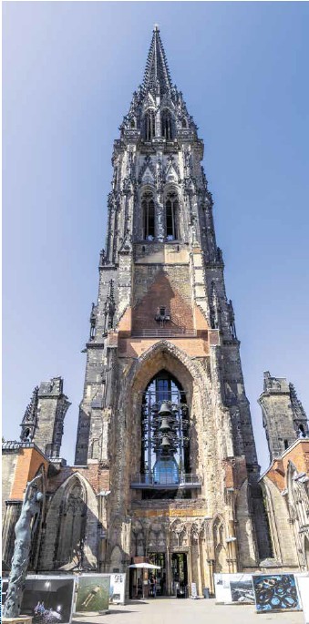 Mahnmal gegen den Krieg: Hamburgs Ruine der St. Nikolaikirche