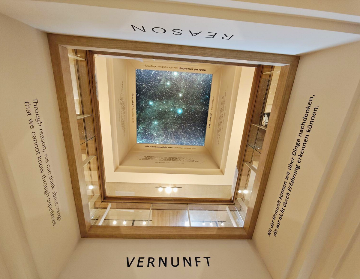 Philosophischer Blick zu den Sternen: Die geschossübergreifende „Architektur der Erkenntnis“ im neuen Kant-Museum