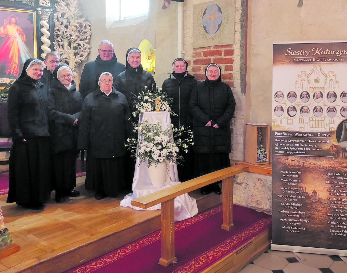 In der Pfarrei des heiligen Laurentius: Ordensfrauen mit den Reliquien