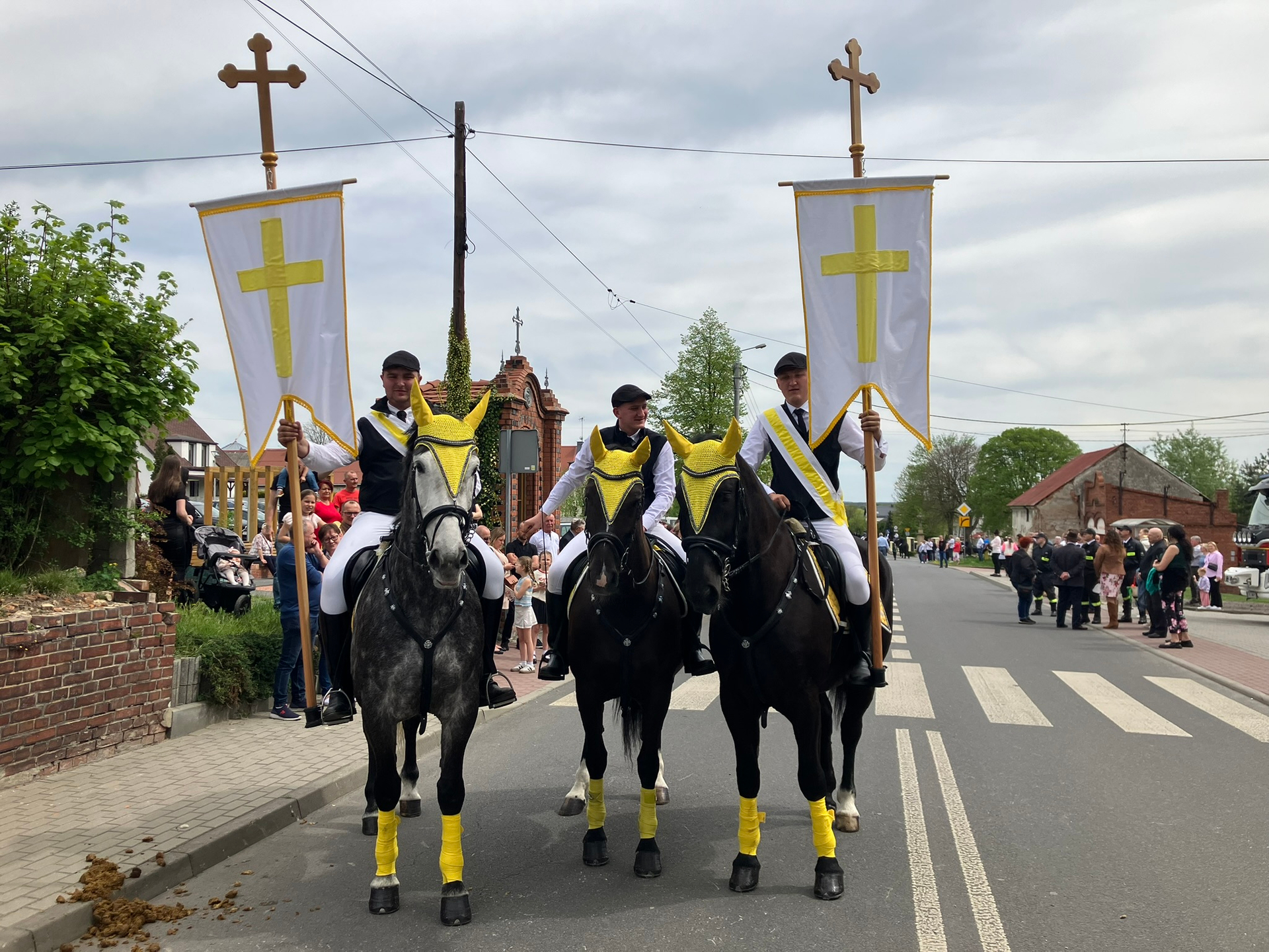 Das traditionelle Osterreiten in Benkowitz beginnt am Ostermontag an der Dorfpfarrkirche pünktlich um 13 Uhr