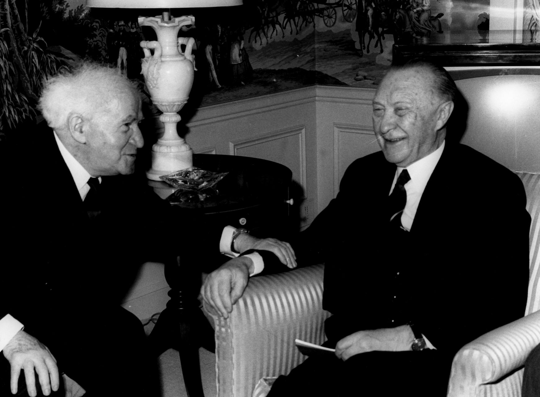 Die beiden Staatsmänner verstanden sich prächtig: Israels Ministerpräsident David Ben-Gurion (l.) und Bundeskanzler Konrad Adenauer, die wohl auch das Atomprogramm Israels miteinander heimlich einfädelten 