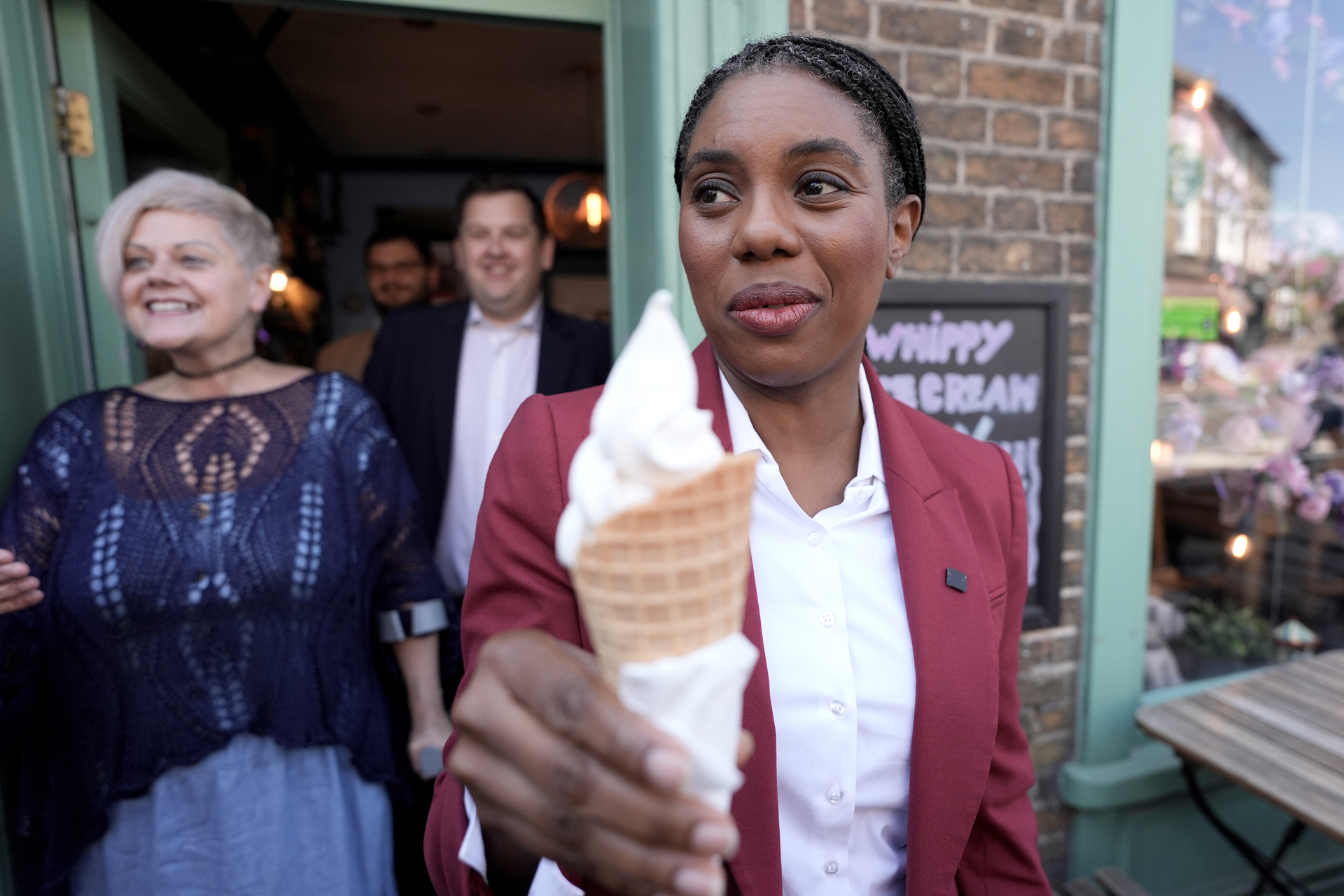 Mag es eiskalt: Als Vorsitzende der Konservativen Partei gab sich Kemi Badenoch bei den Kommunalwahlen am 7. Mai sehr volksnah