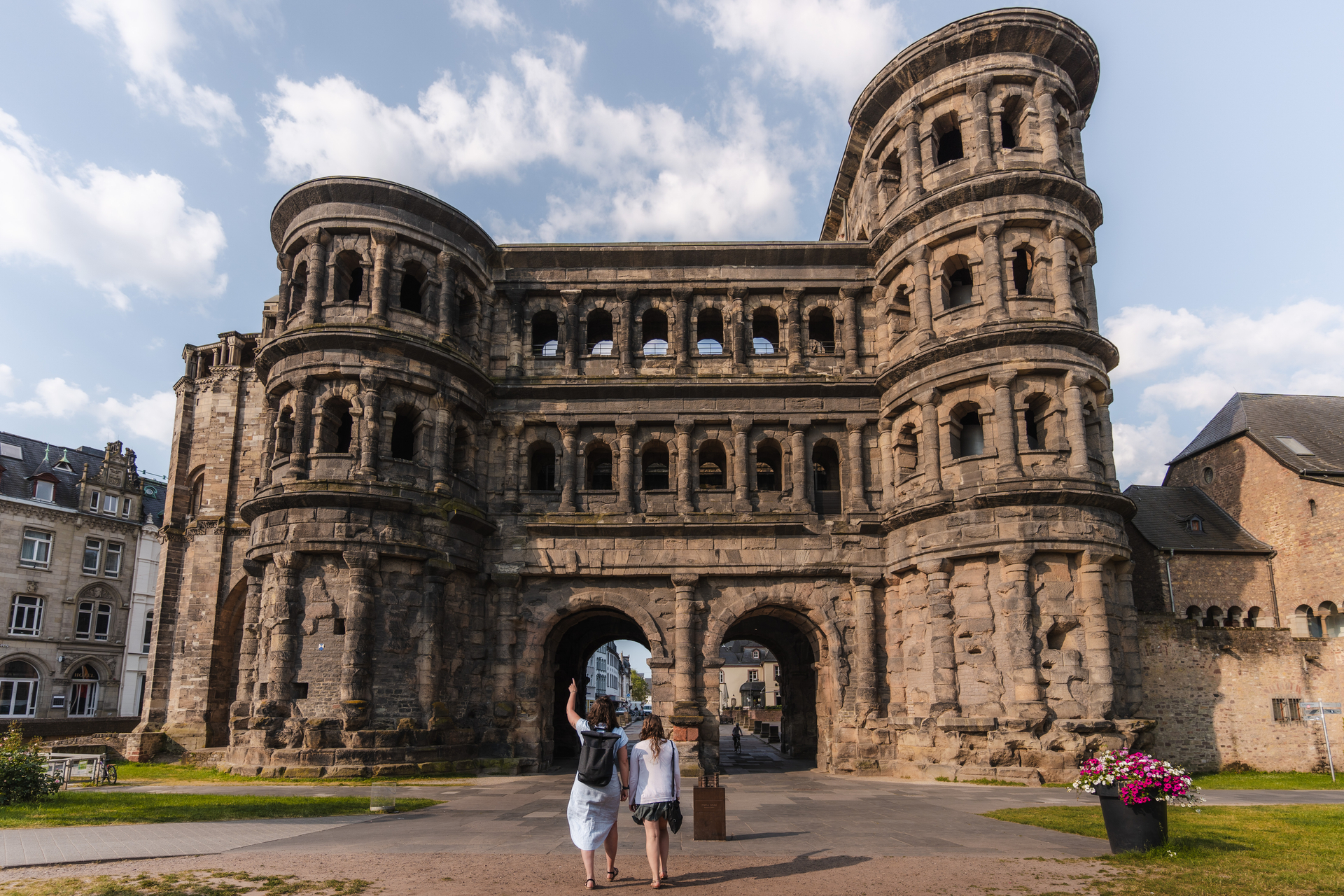 Das einzige vollständig erhaltene Stadttor aus dem gesamten Römischen Reich: Die Porta Nigra von Trier