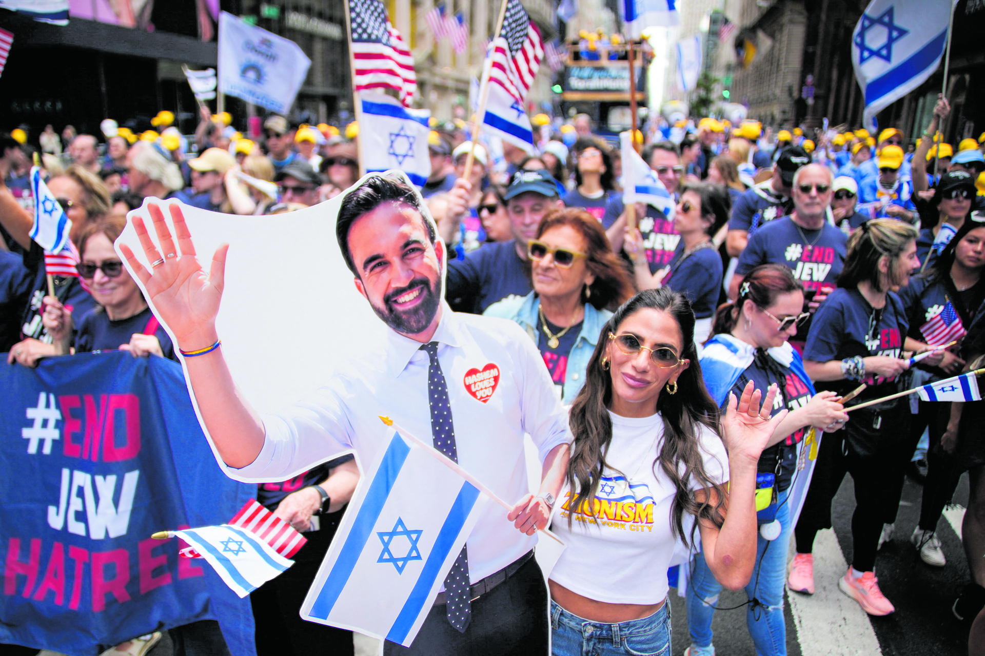 Der Israel Day war wieder ein fröhlicher Umzug, bei welcher der Antisemit Mamdani als Pappfigur symbolisch mitgetragen wurde