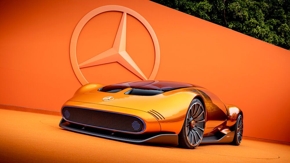 Mit dem Mercedes 35 PS fing die Erfolgsgeschichte im Jahr 1901 von Benz und Daimler an. Mit dem Mercedes-Benz Vision One-Eleven präsentiert der Autohersteller jetzt eine hypermoderne, rasante Sportwagenstudie mit vollelektrischem Antrieb