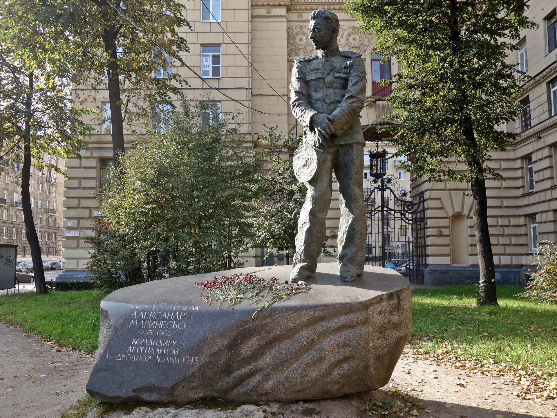 Im Jahr 2013 in Sankt Petersburg für Alexander Marinesko aufgestelltes Denkmal