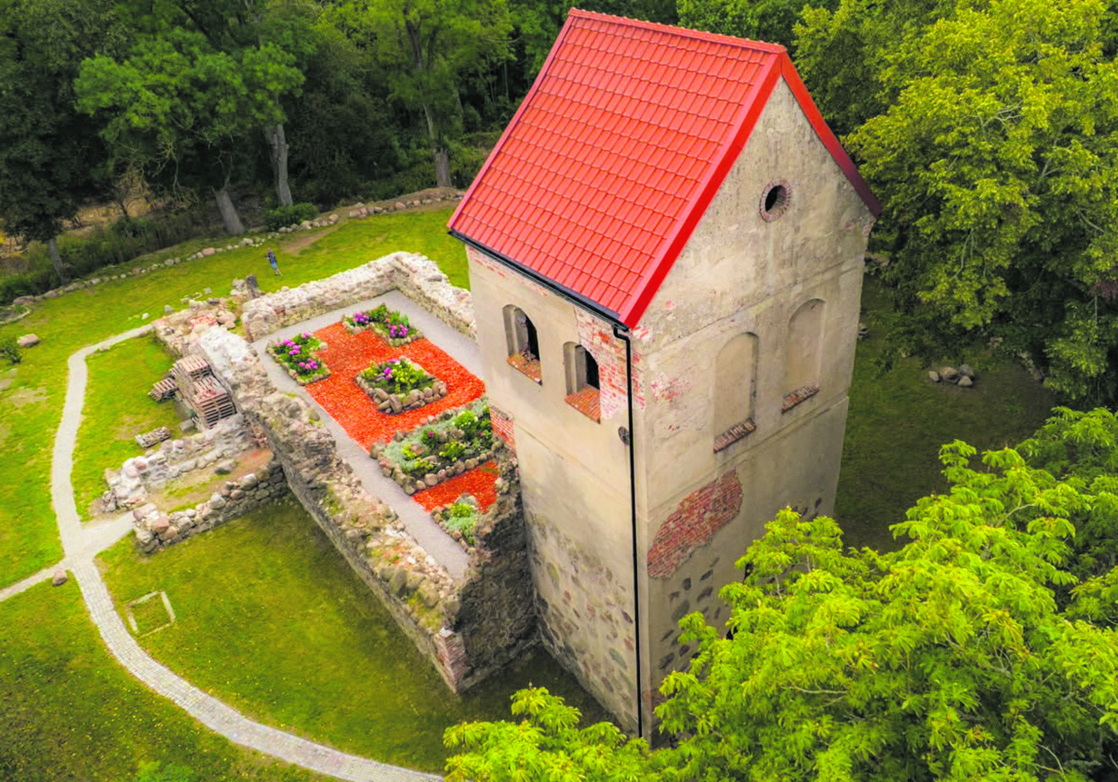 Nach erfolgten Verschönerungsarbeiten: Die Ruine der Kirche Schönwalde