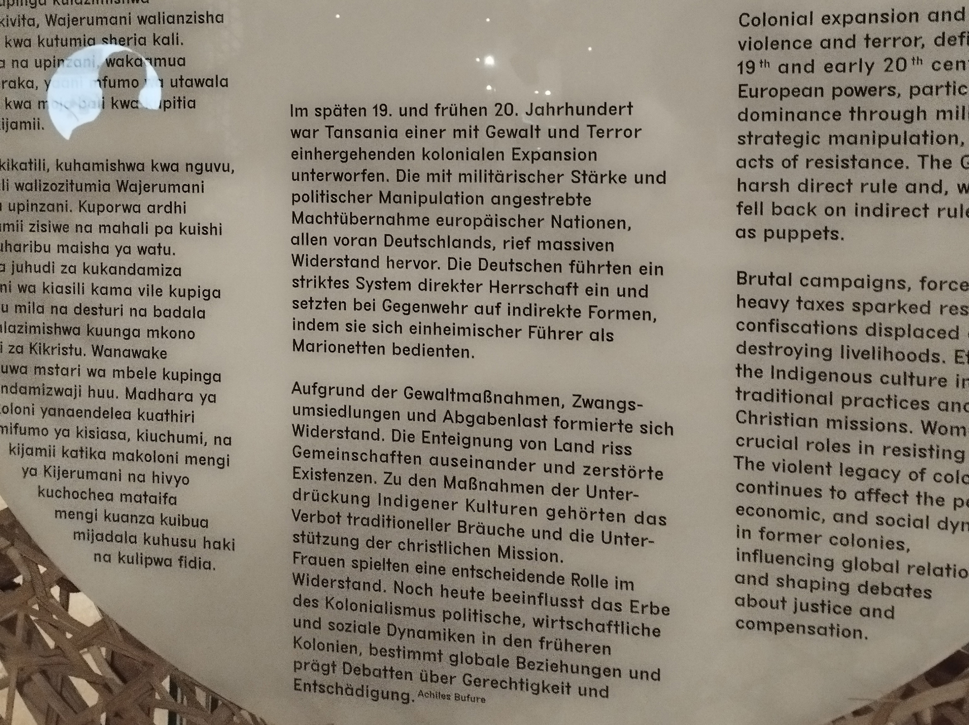 „Allen voran Deutschland“: Eine Schautafel im Humboldt-Forum beschwört deutsche „Untaten“ in Tansania in drei Sprachen