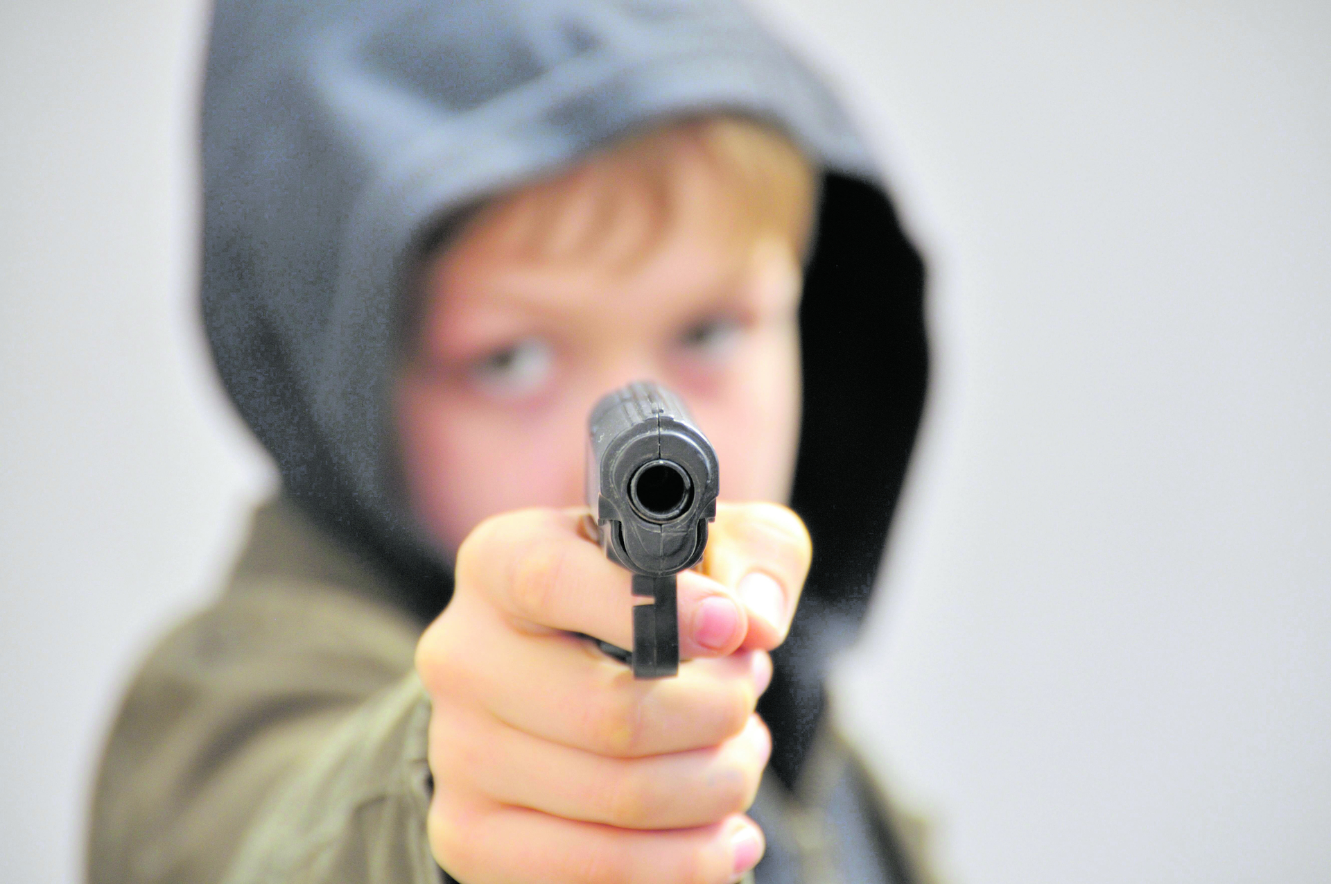 Kinder mit Waffe, die sie auch hemmungslos einsetzen: Für schwedische Clans genau die richtigen Täter als ihre Handlanger