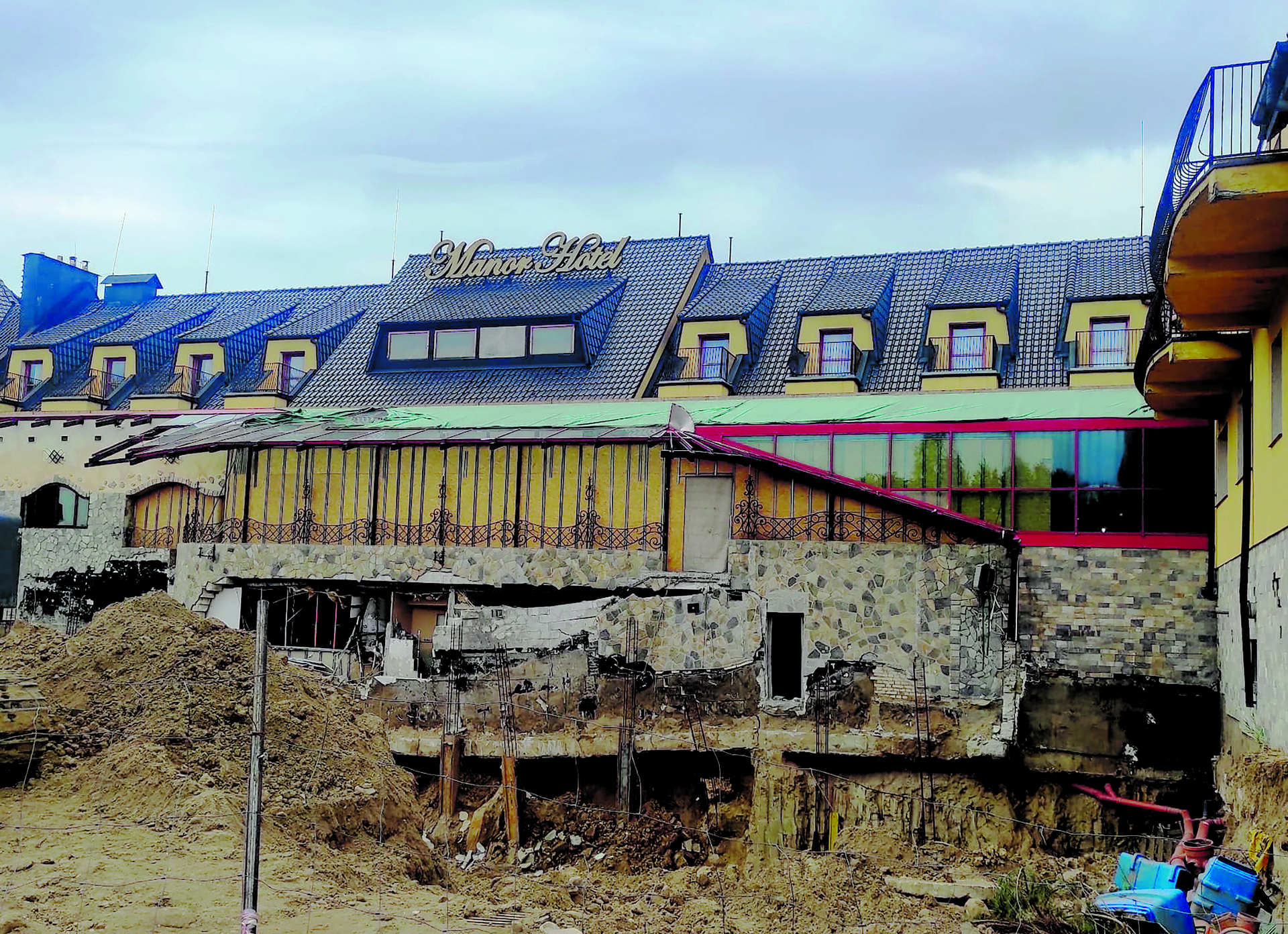 Ein Bild der Verwüstung: Die ungeschützte Mauer des Allensteiner Hotels nach dem Einsturz