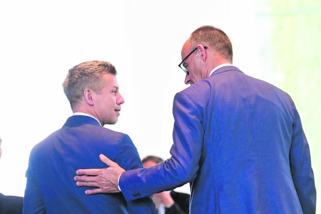 Péter Magyar in Berlin - Besuch unter Freunden mit klaren Botschaften