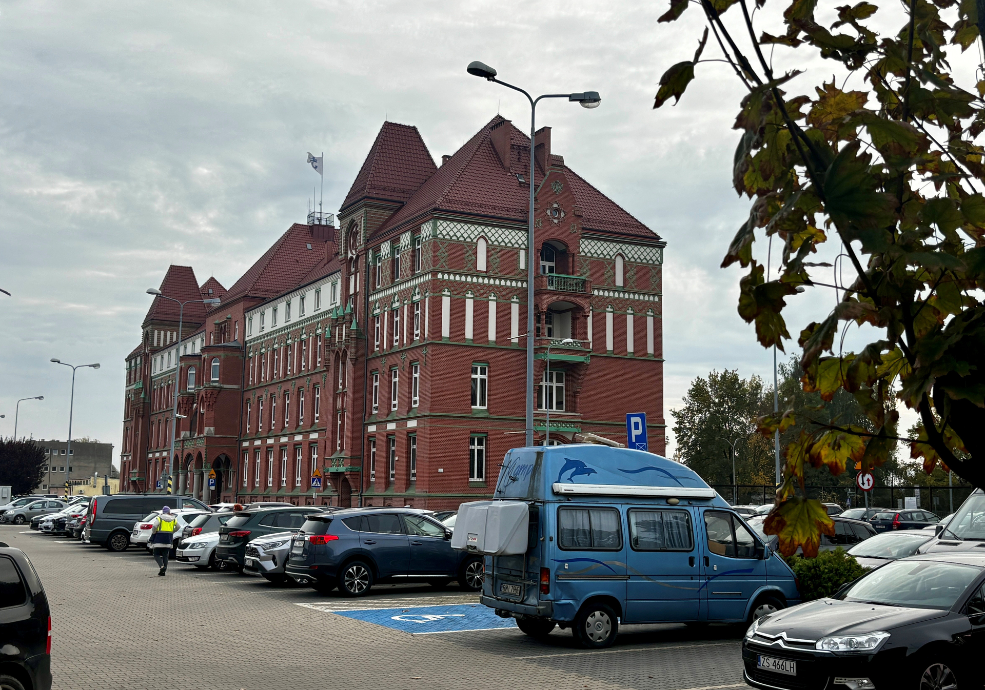 Eines der Backsteingebäude des Freihafens aus Kaiser-Wilhelms Zeiten: Dieses beherbergt heute das Seehafenamt Stettin und Swinemünde