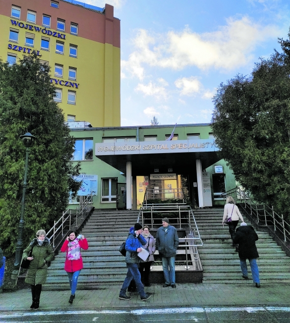 Eingang des Woiwodschaftskrankenhauses in Allenstein: Immer mehr Menschen mit Grippe-Erkrankungen müssen stationär behandelt werden