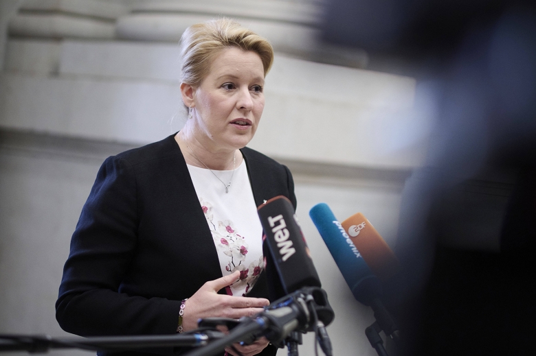 "Kapazität erschöpft": Berlins Regierende Bürgermeisterin Franziska Giffey (SPD) ruft nach Hilfe
